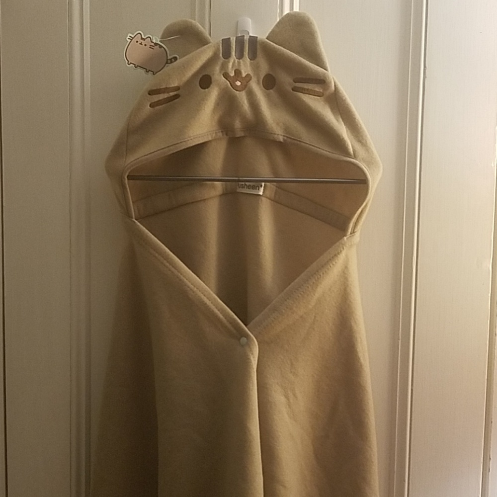 Pusheen Hooded Blanket